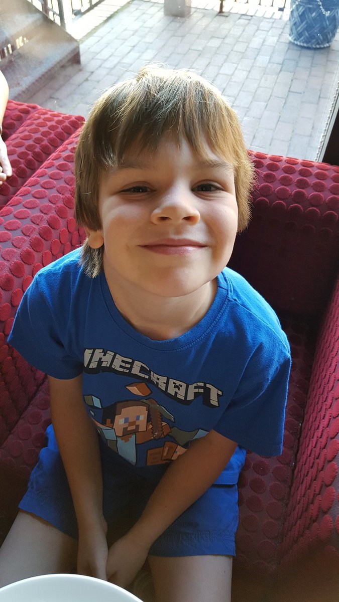 jakcra's tweet photo. @NintendoUK On way to #Insomnia61 with my lads, think the t shirt says it all, loves #Splatoon2 too! https://t.co/S7Q5jOt8Hh