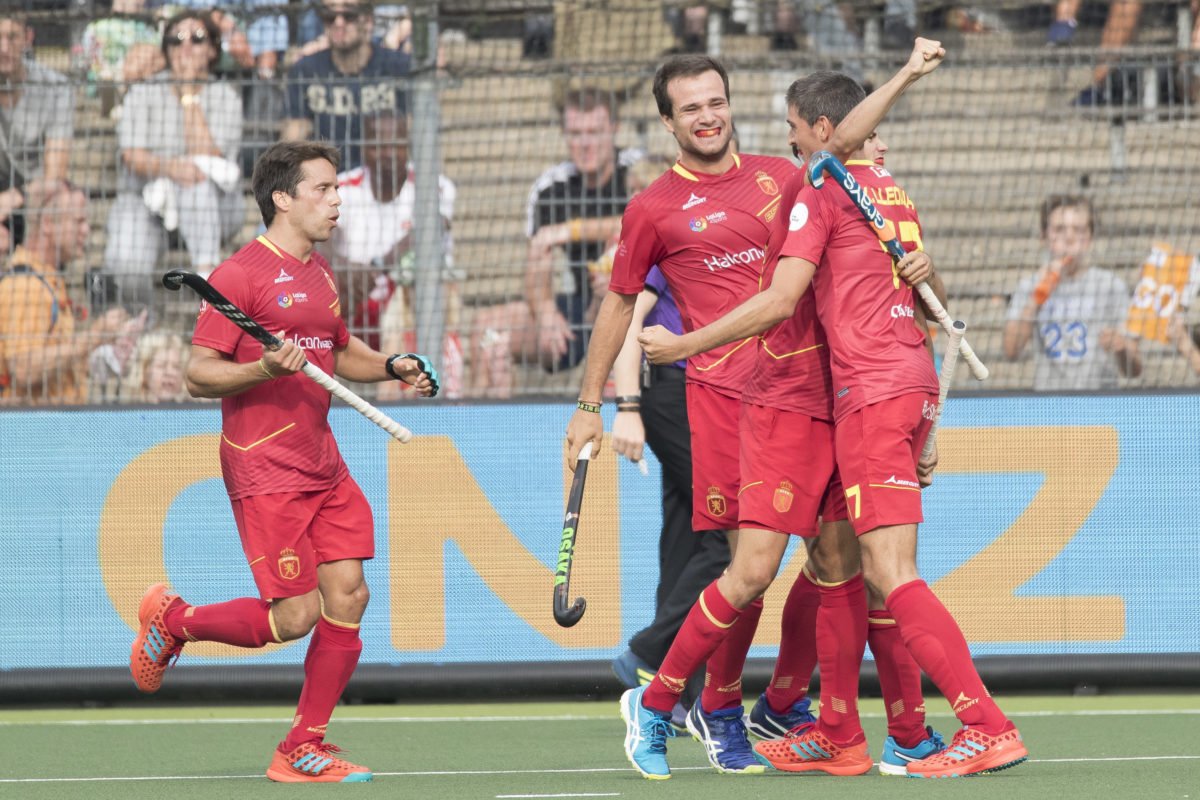 LaLigaPlus's tweet photo. Objetivo: 5⃣ª plaza ✅

Los #RedSticks se despiden del #ECH2017 con victoria por 2-1 ante Polonia 🏑➡️ https://t.co/R5sOAz5uSk https://t.co/hFxMZAURPZ