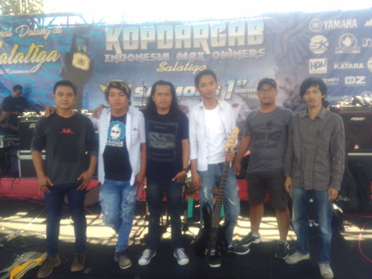 Candlelight_ID's tweet photo. Live performance candlelight dalam anniversary yang 1,Indonesia NMAX Owners Salatiga. Cc @AtoProductionID https://t.co/oz1HWqdv7k