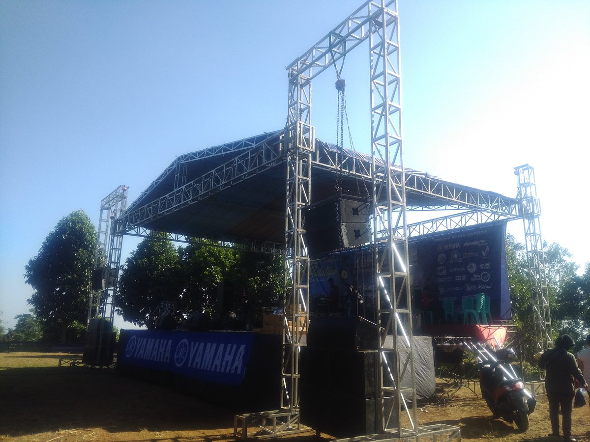 Candlelight_ID's tweet photo. Live performance candlelight dalam anniversary yang 1,Indonesia NMAX Owners Salatiga. Cc @AtoProductionID https://t.co/oz1HWqdv7k