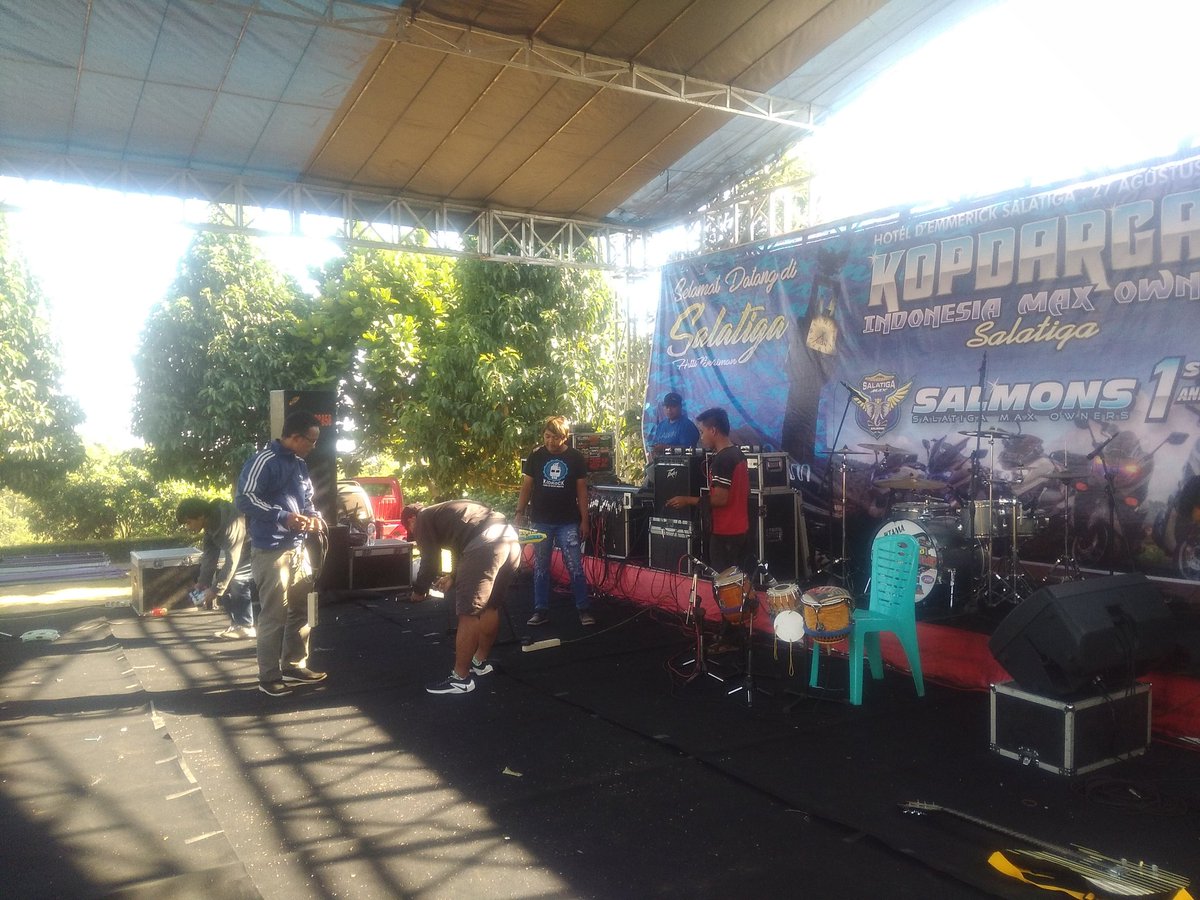 Candlelight_ID's tweet photo. Live performance candlelight dalam anniversary yang 1,Indonesia NMAX Owners Salatiga. Cc @AtoProductionID https://t.co/oz1HWqdv7k