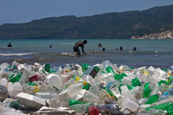 plasticsoupfoun's tweet image. Great news! Vanuatu will become the first country in the world to ban #plasticbottles - buff.ly/2itwnd3