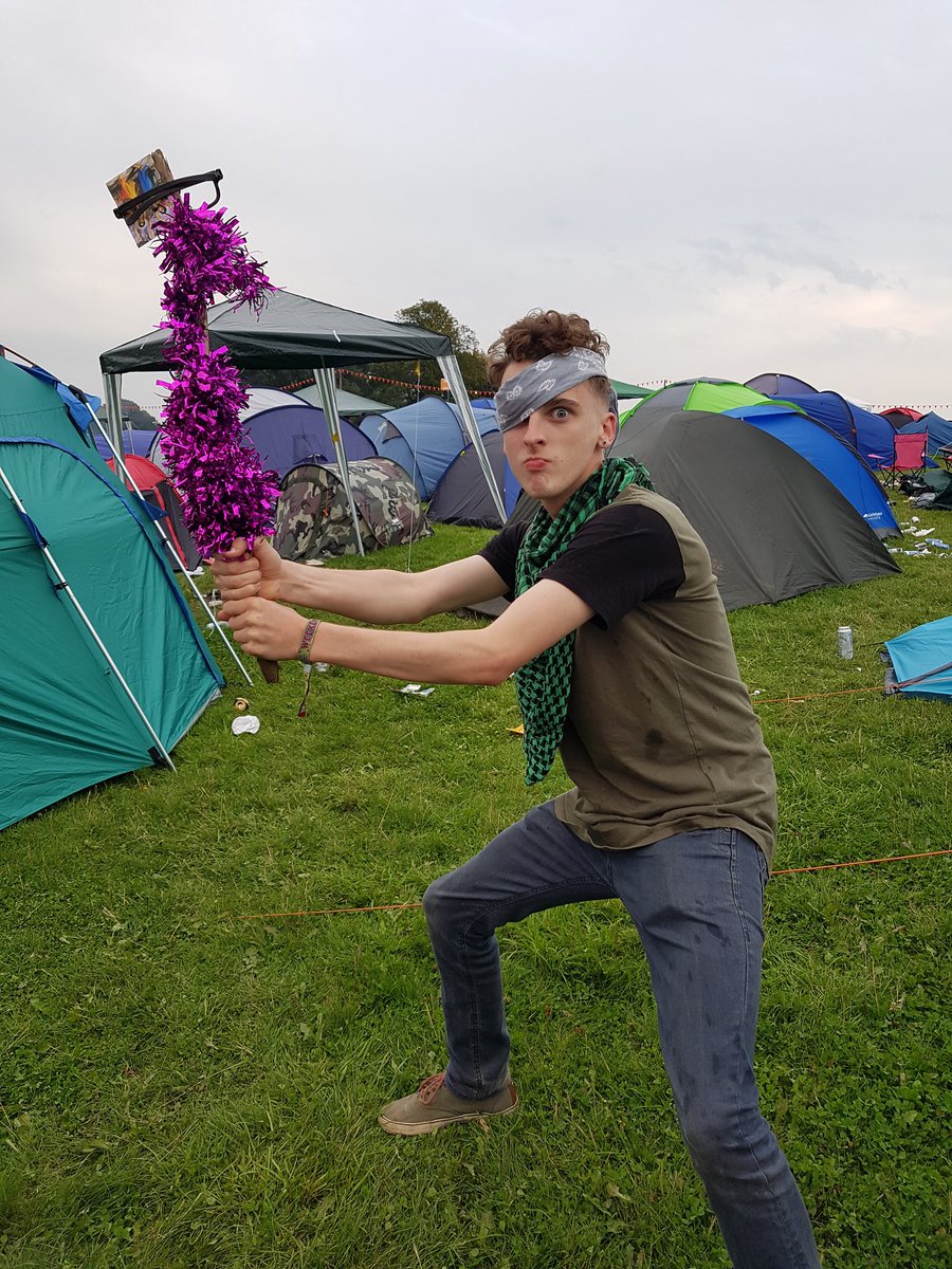 Stavske's tweet photo. When you come to leeds and start to follow the lord of light. #randl17 #leedsfestival #gameofthrones https://t.co/lNcahzJpVG