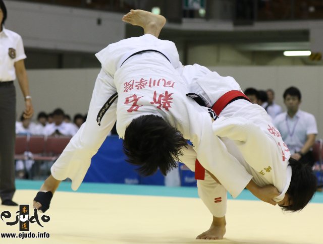 Ejudo編集長 古田 英毅 Tren Twitter Ejudo即日レポートより写真 第48回全国中学校柔道大会女子57kg級決勝 五十嵐日菜 新座第四中 が新名彩乃 夙川学院中 から鮮やかな内股 一本 で勝利 2連覇を決める T Co 29e4878t5i T Co Tnymosx5oh Twitter