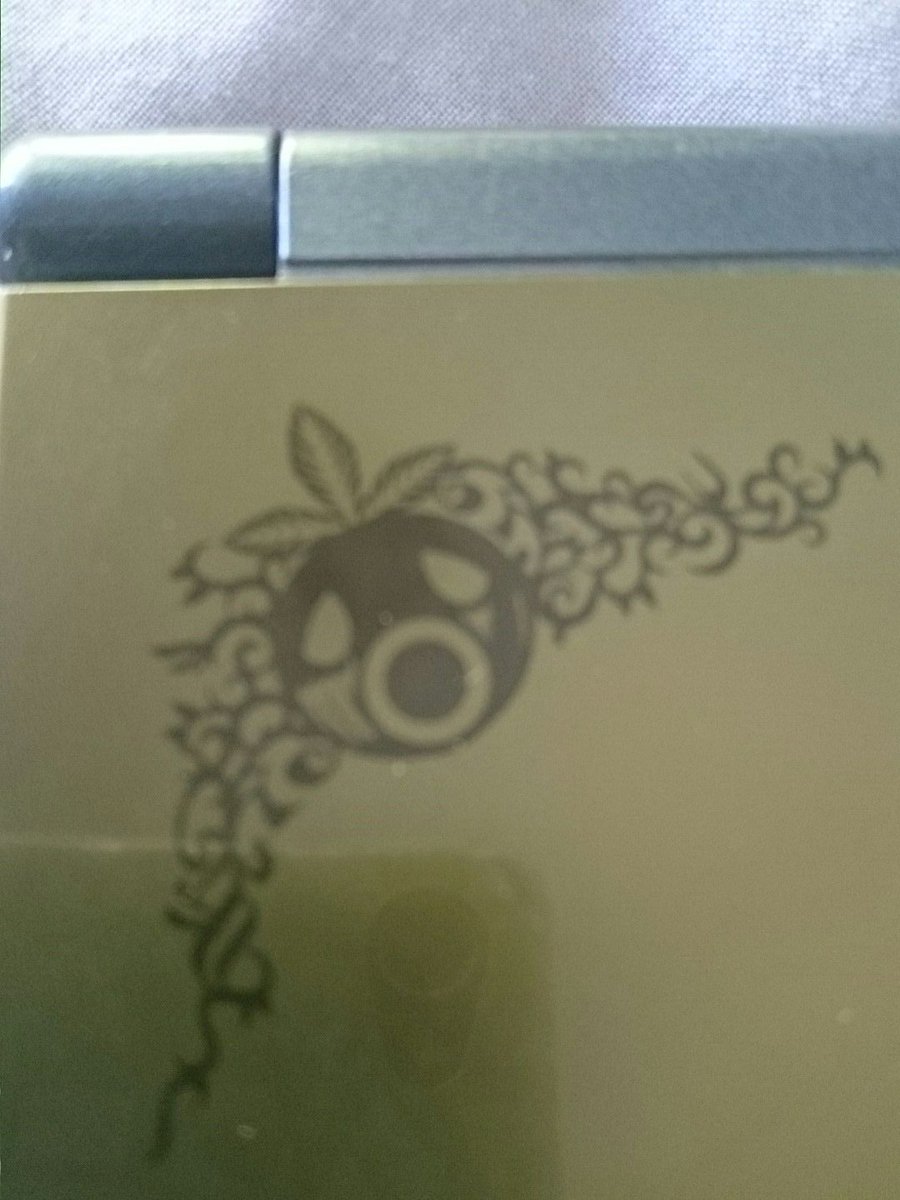 Sammii_Cake's tweet photo. I love my #MajorasMask3DS but I hate how the masks angle in the corners all seem random with no pattern!  #3DS #Nintendo #Zelda #LoZ https://t.co/duyJeXcJXo