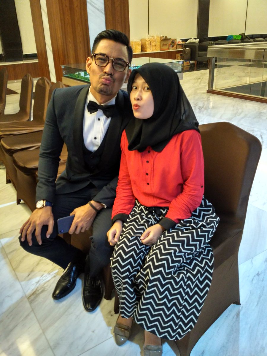 Uyi_133's tweet photo. with roby purba di mlm pertamina awards https://t.co/Vx16POXicO
