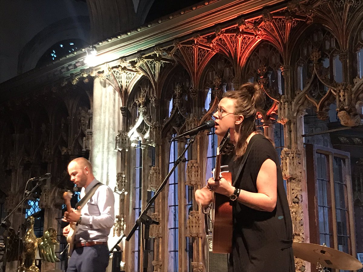 Oh my - @HelloNadiaReid. What a voice in an angelic setting. Favourite performance of @driftseachange. 2 days of gorgeous #music in #Totnes