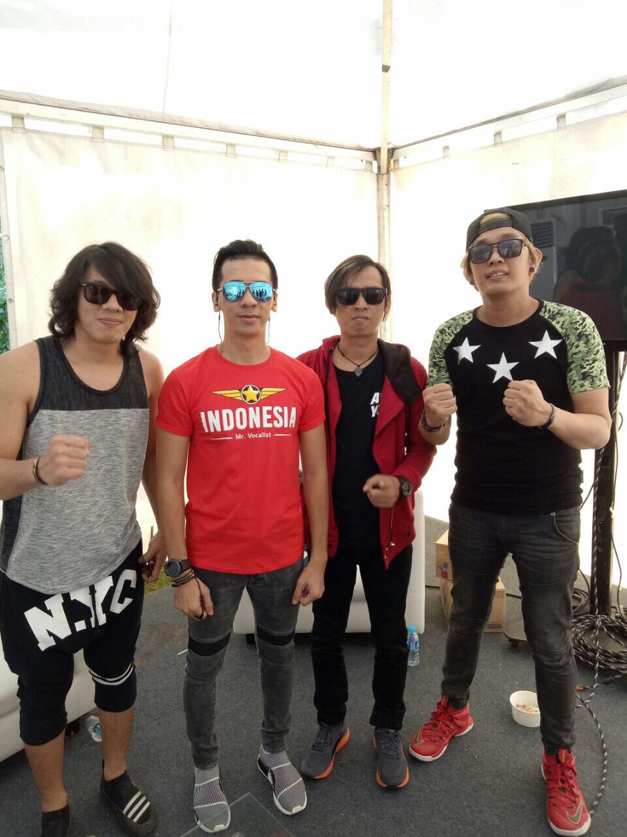smartfrenworld's tweet photo. Wohoo @PilotzIndonesia akan hadir di Booth Smartfren 4G, yuk merapat ke #MARKAS2017 .
liat mereka akan ikutan #AmazingFren https://t.co/5w7LlKrml4