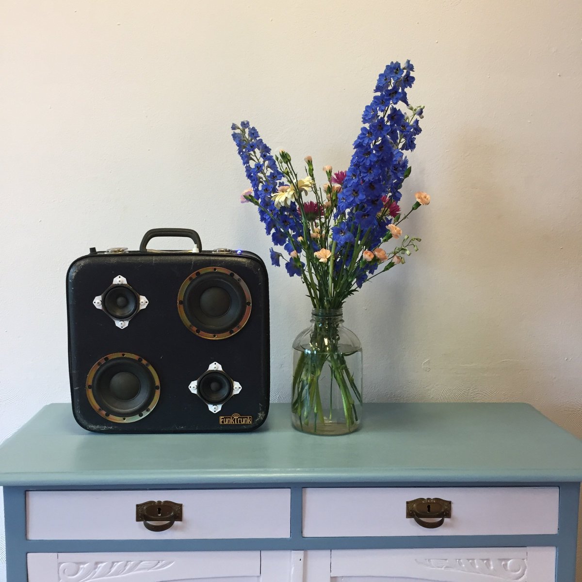 Iedere #FunkTrunk krijgt een eigen naam, omdat ze allemaal #uniek zijn! Dit is #Andromeda #bluetooth #vintage #oudennieuw