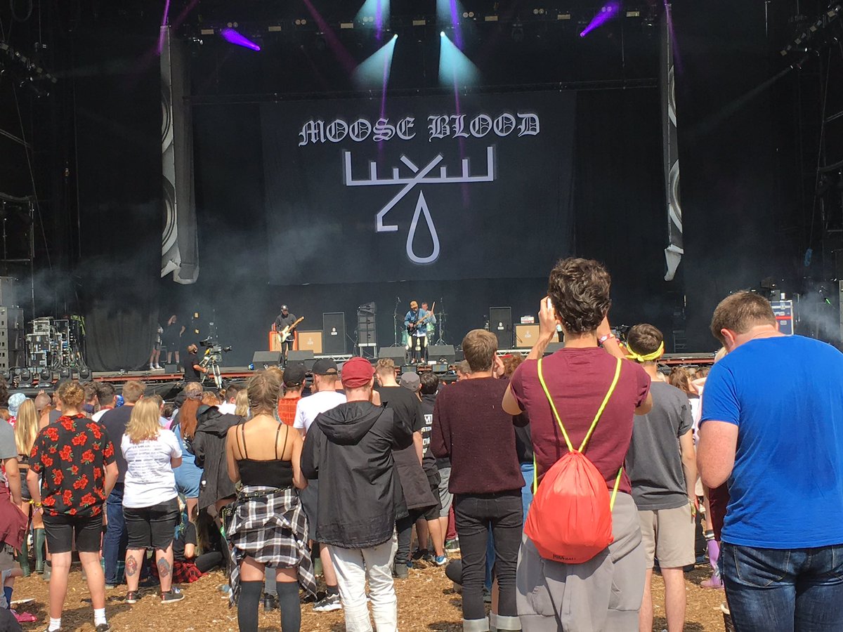 .<a href="/mooseblooduk/">Moose Blood ♡</a> are playing a really big stage right now. #LeedsFestival
