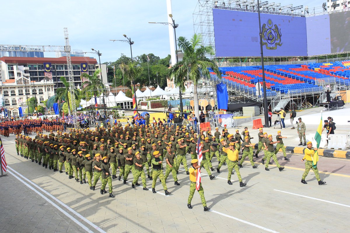 Kontinjen RELA MALAYSIA dalam raptai perbarisan di Dataran Merdeka hari ini. #NegarakuSehatiSejiwa