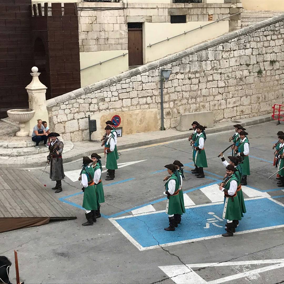 JaimePeris's tweet photo. #MiCOnti17 diumenge de festes per el matí a Ontinyent, Diana de Gala #estemenfestes @bucaneros2017 https://t.co/ZynudonHfj