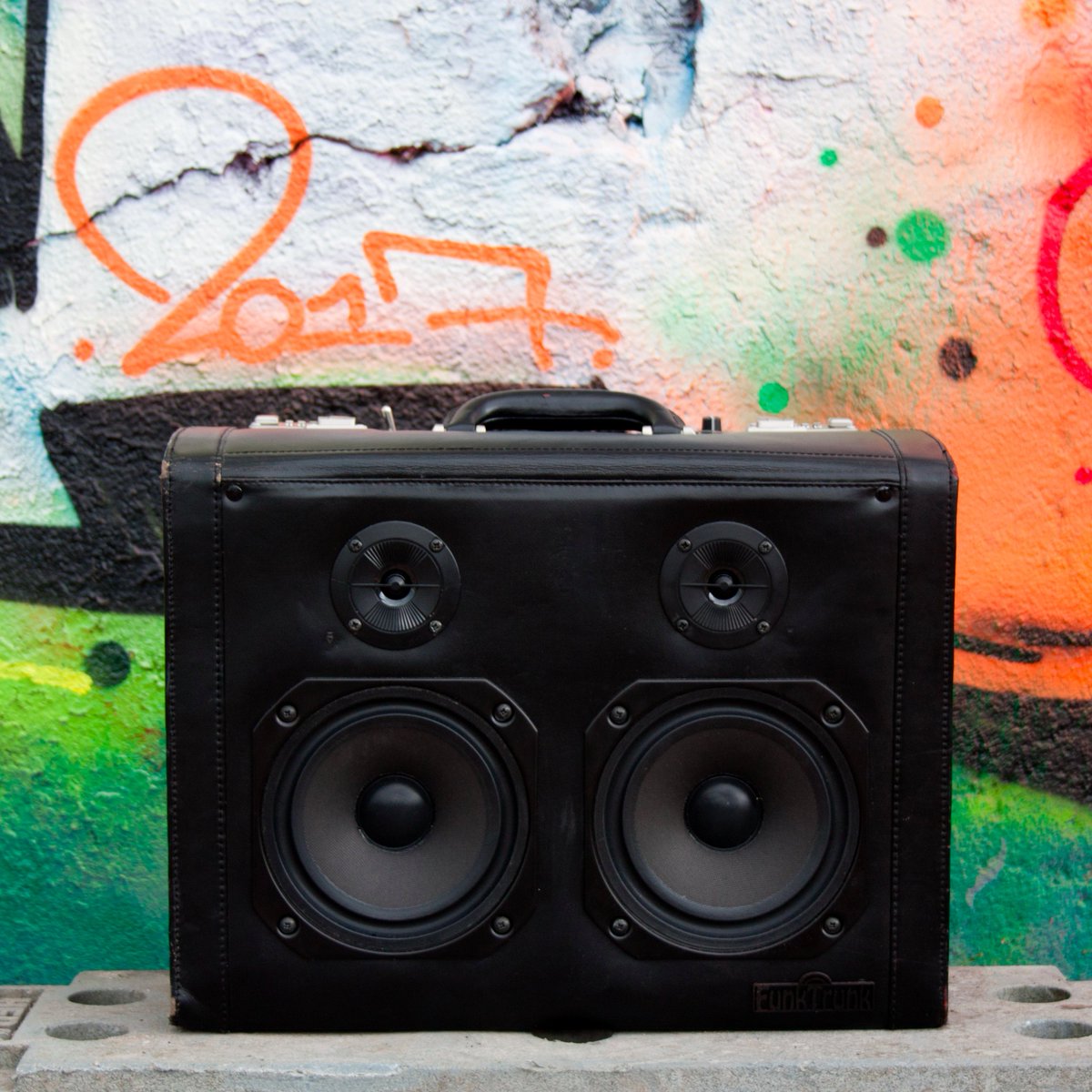 Funky muziek uit een vintage koffer: funktrunk.nl #recycling #duurzaam #upcycling #vintage #recycled #iamrecycled