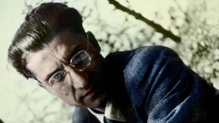 nellina99's tweet photo. Il 27 agosto 1950 si uccideva #CesarePavese "Non fate troppi pettegolezzi", scriveva nel biglietto di commiato.
Conosceva gli italiani https://t.co/tm8g4jpx4P