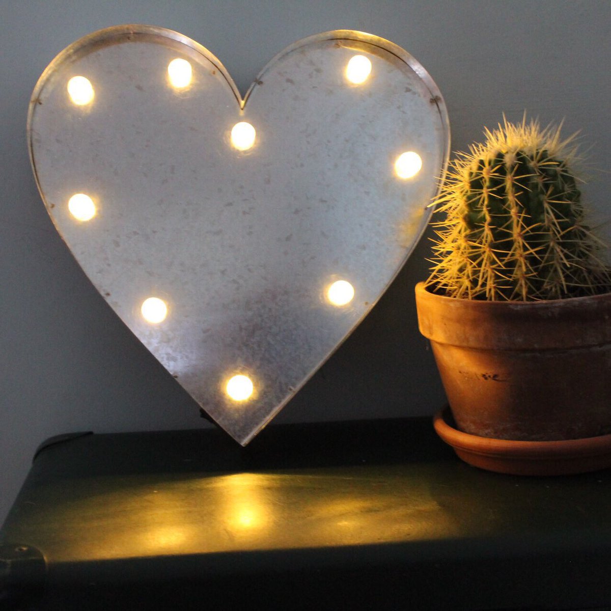 bessiesvintage's tweet photo. Funky #starlight #heartlight #arrowlight available at https://t.co/oTd22fflnz https://t.co/L9VIGT6uHj