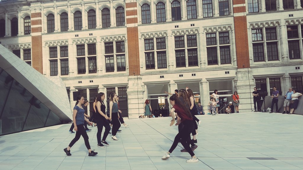 floodsofink's tweet photo. Brilliant audiences @V_and_A yesterday. @Group64 were amazing and we loved making "Heart of History" with them https://t.co/r2z3vRFxqq
