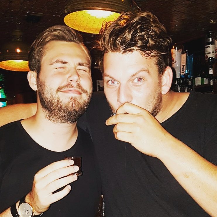 YoungWellens's tweet photo. Gefeliciteerd neef man broer man g #raketje #apekop #zuurstok #splitje #shotsfired https://t.co/HLvurhJS3E