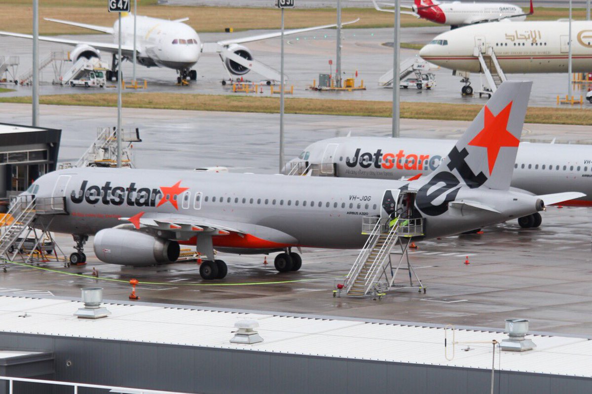 adlaviation's tweet photo. It's never too wet for #tarmacboarding! #jetstar #jetstaraustralia #jetstargeneration #airbus https://t.co/HQlgFj3E8s