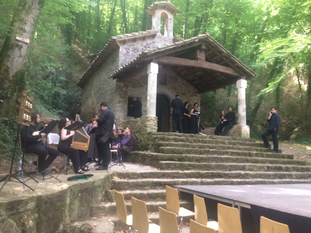 Ara concert a Sant Martí del Corb. <a href="/esdansa/">Ésdansa</a> <a href="/CorCatedralBcn/">Cor Francesc Valls</a> <a href="/MagisterPetrus/">Magister Petrus</a>