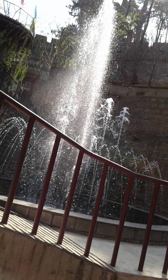 Freya_BB's tweet photo. Fountain at the bottom of The Mutianyu tourist part of the Great Wall #photography #MyPhotography #china #travel #aesthetic #Holidays https://t.co/YSSeYtaswy