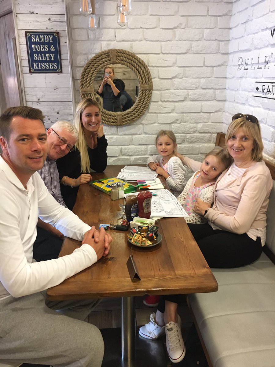kaz_malone's tweet photo. A Sunday well spent.....#belleskitchen #family #sundaybrunch https://t.co/d6ouOEMPqY