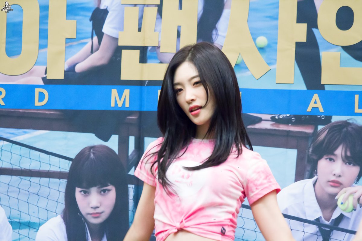 CapitalismSmile's tweet photo. #다이아 #정채연 #170825유닛팬싸 https://t.co/3z1T4T8k20