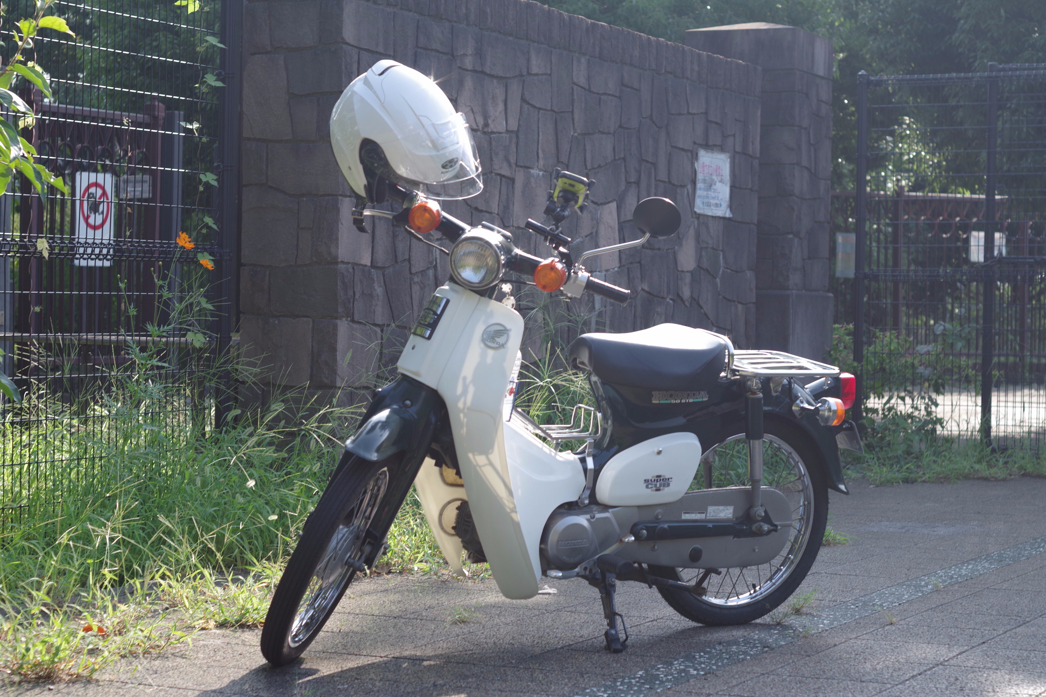 ５ 今日スーパーカブ50が届いたので 早速アウトスタンディングのベトナムキャリアとコンビニフックとramマウントとダイソーの ドリンクホルダーを取り付けた これから運転に慣れないとなぁ スーパーカブ スーパーカブ50 Pentax Pentax K S2 オールド