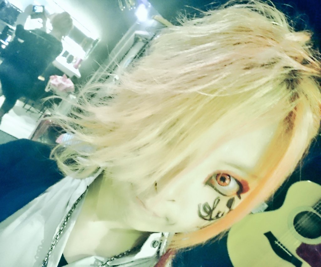 Im_my_Rule's tweet photo. 1.　ONE/すばるBAND(関ジャニ∞)

2.　Believe in Love/土屋アンナ

3.　GLAMOROUS SKY/NANA(中島美嘉)

4.　Given Up/LINKIN PARK

初ライブ、ごちそうさま。
僕は、みえましたか…？
#ruleitone https://t.co/1x5vySxYWq