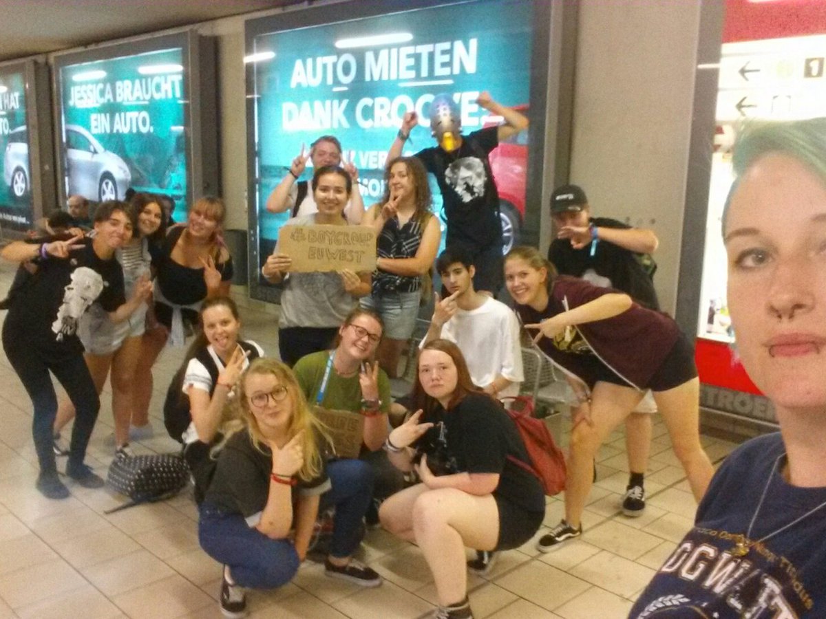 Lebendesetwas's tweet photo. Ich hab so viele nette und tollle Menschen wieder getroffen  und auch kennen gelernt . Ihr habt die GC zu dem was sie für mich ist . https://t.co/JJUupkzs7D