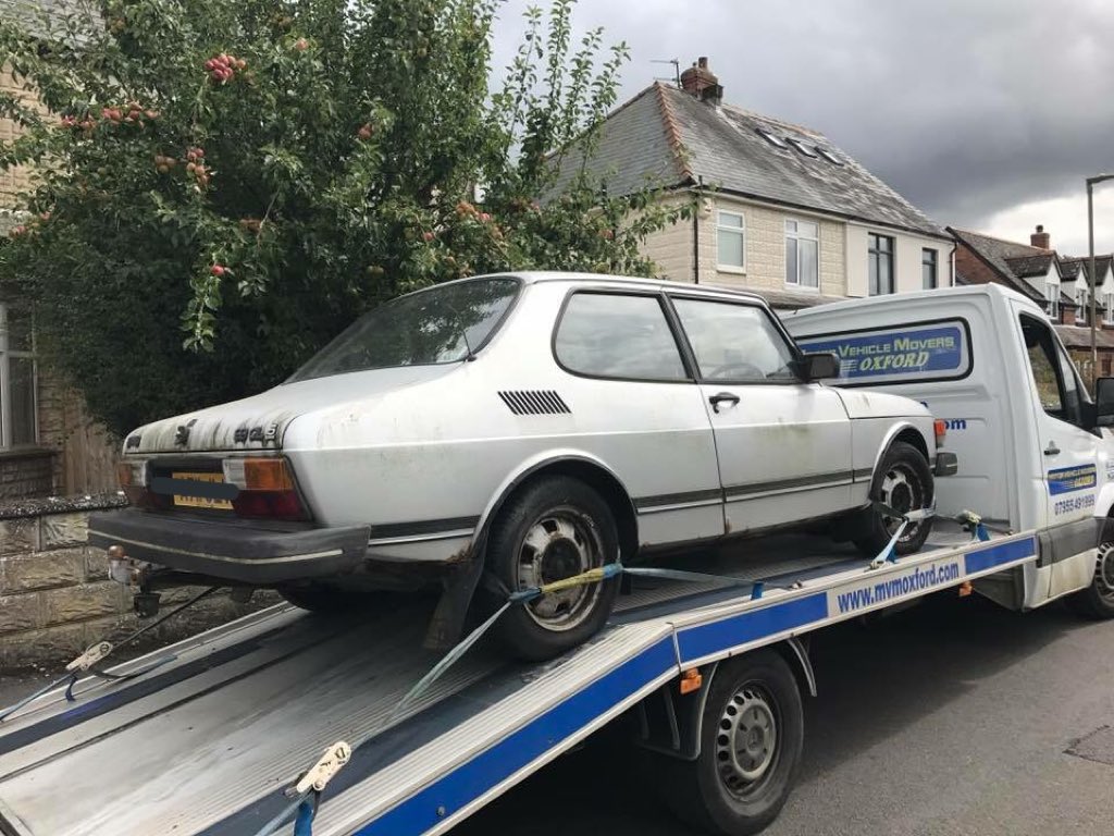 OxTweets's tweet photo. “@mvmoxford” Customer moving to new home and doesn’t want to part with her old car #classiscar #oxford #oxtweets ... https://t.co/quSatM7RH3