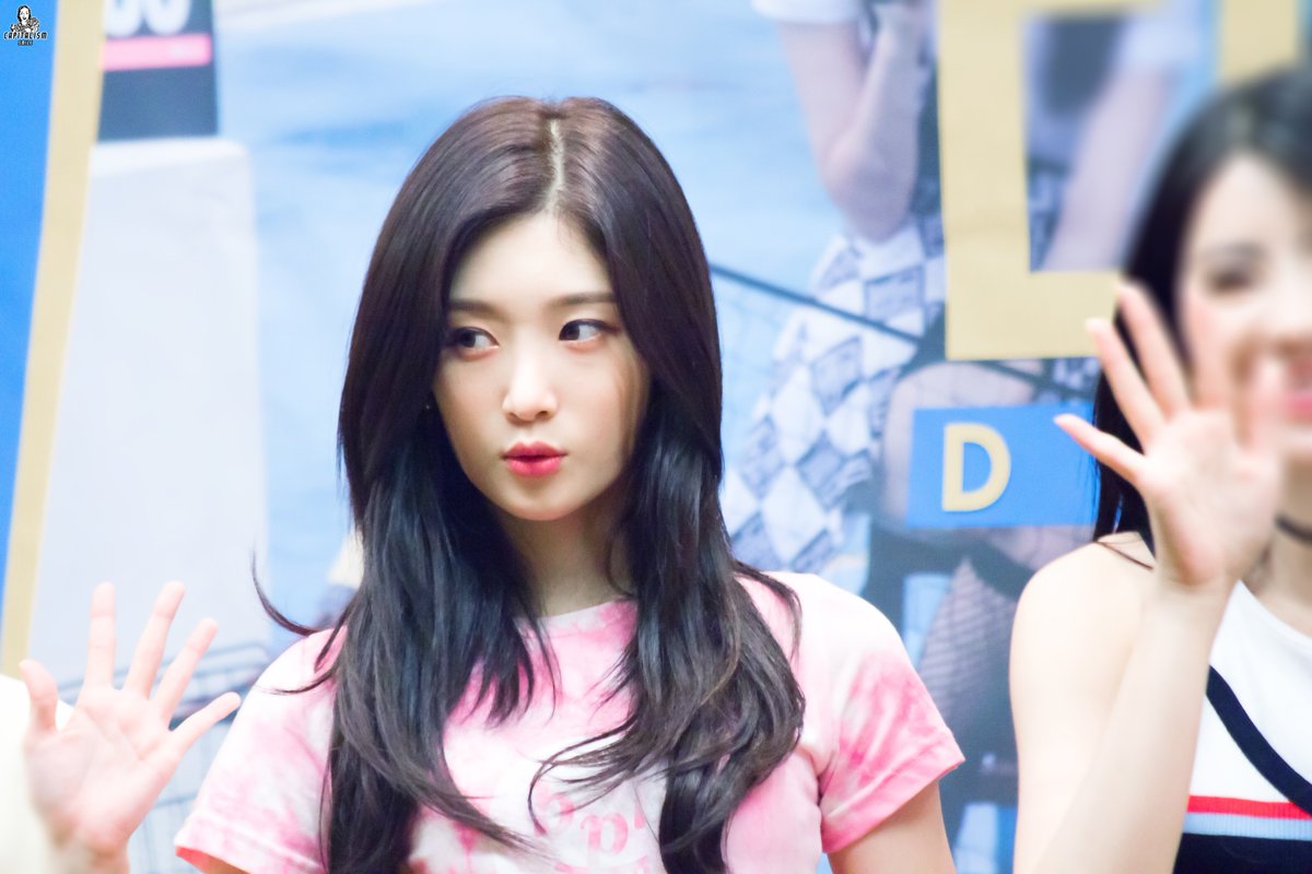 CapitalismSmile's tweet photo. #다이아 #정채연 #유닛팬싸 https://t.co/NZSp0vx47q