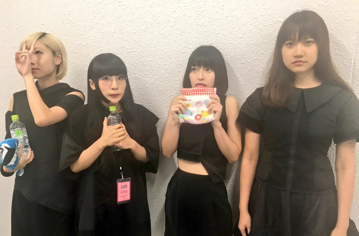 Maison book girl (@maisonbookgirl) / X