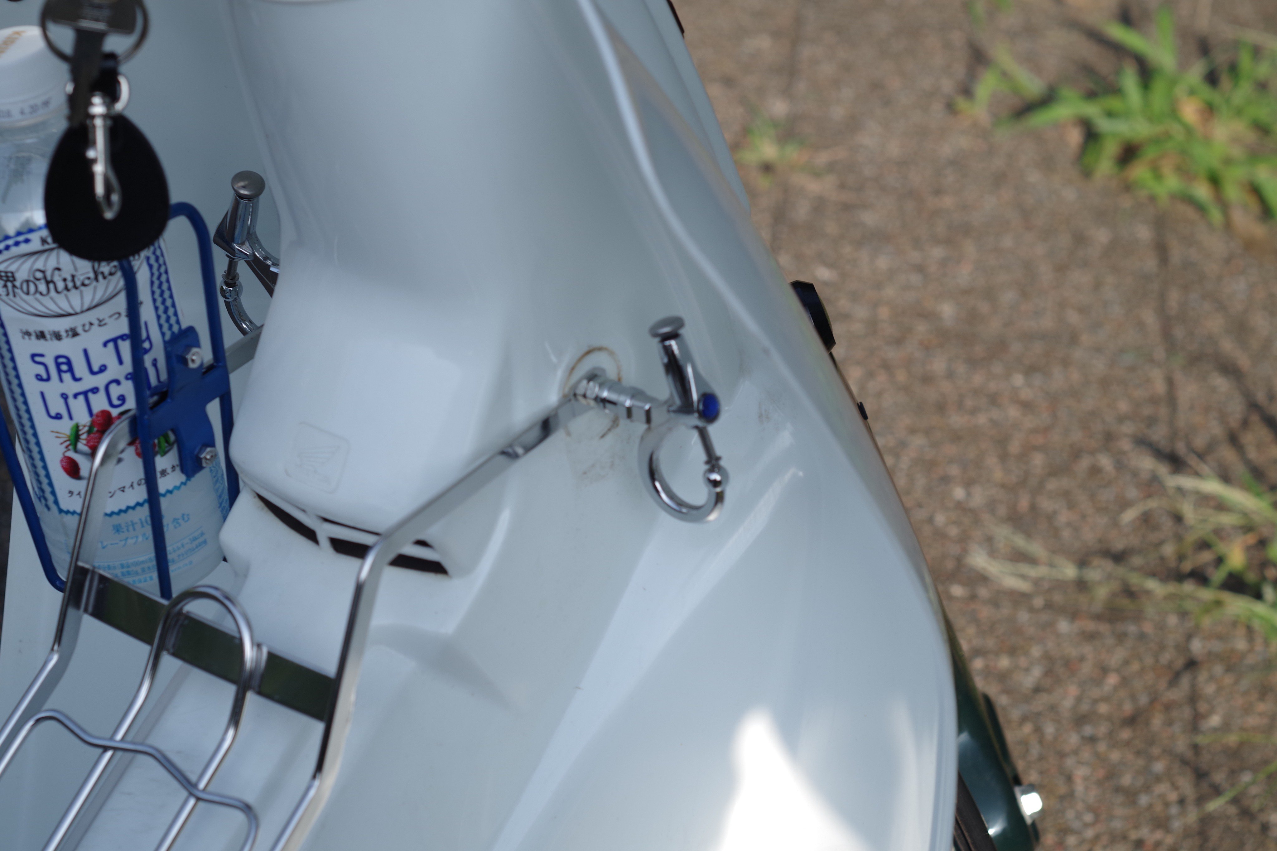 ５ 今日スーパーカブ50が届いたので 早速アウトスタンディングのベトナムキャリアとコンビニフックとramマウントとダイソーの ドリンクホルダーを取り付けた これから運転に慣れないとなぁ スーパーカブ スーパーカブ50 Pentax Pentax K S2 オールド