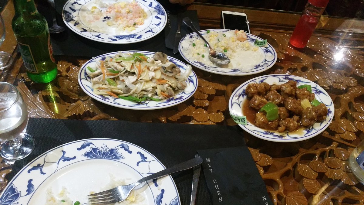celiaquitos's tweet photo. Pues así de bien cenamos ayer en #MeyChen (Valencia) 👏👏👏🎌🎎🔝 😍
Sólo los celiacos sabemos lo que significa poder comer en un chino de verdad https://t.co/ujzhF41VNF
