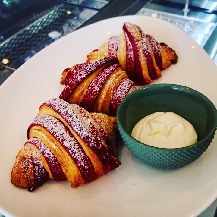 Strawberries and Cream Croissant today!! Yum.
#cambridge #RetweeetPlease #retweet #cambridgeuniversity #student #studentlife