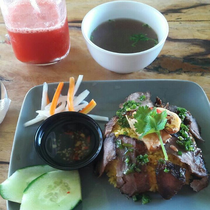Beau_vue's tweet photo. Nice restaurant next to our villa
good food and cheap
#lgbt #villa #trip #ParadeASEAN50 #SEAgame2017 #MayweathervMcgregor #ENERGETIC11thWin https://t.co/ZVd5WQ2daQ
