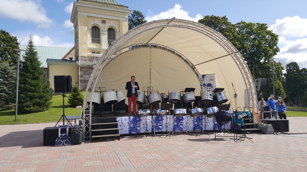 Suomi100Knummi's tweet photo. Nyt juuri #PopUpKirkkonummiKyrkslätt avattu! Just nu öppnat! #Suomi100 #Suomi100Kirkkonummi https://t.co/jqYyn4qH8J