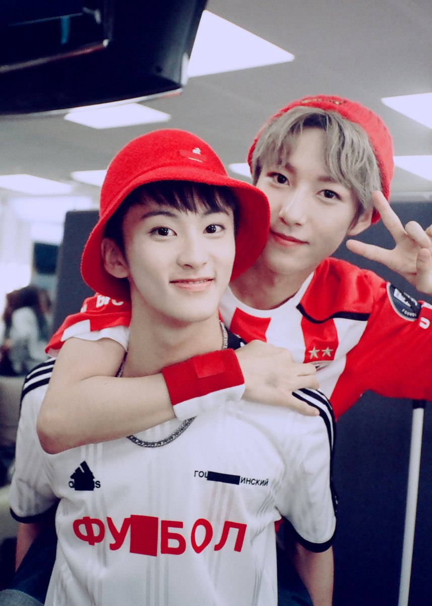 yodrenjun's tweet photo. Mark hyung'un sırtında oldukça rahatım. 🙈 https://t.co/1eH6bLz5hF