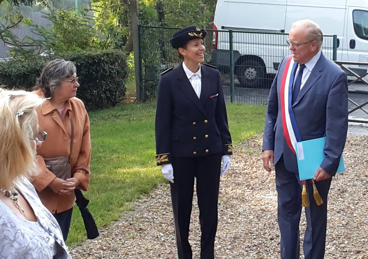XavierPERICAT's tweet photo. Une cérémonie d'hommages qui débute au pied de #RadioCité, stèle des #Fusillés d'Orgemont @VilleArgenteuil #Doué #Moreels #Chauvelot 2/3 https://t.co/kx0dr22N5s