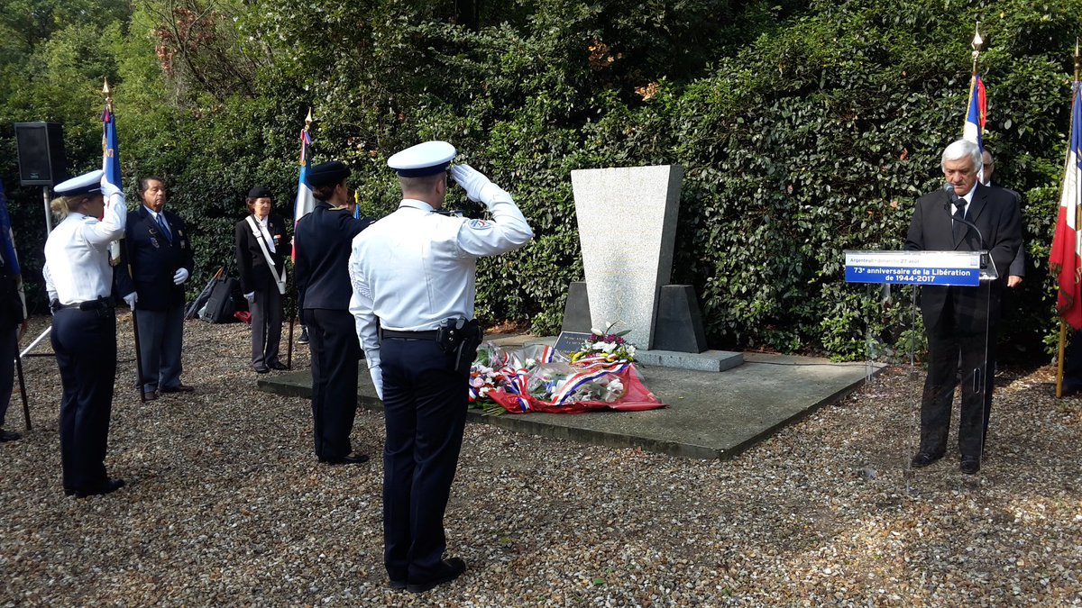 XavierPERICAT's tweet photo. Une cérémonie d'hommages qui débute au pied de #RadioCité, stèle des #Fusillés d'Orgemont @VilleArgenteuil #Doué #Moreels #Chauvelot 2/3 https://t.co/kx0dr22N5s