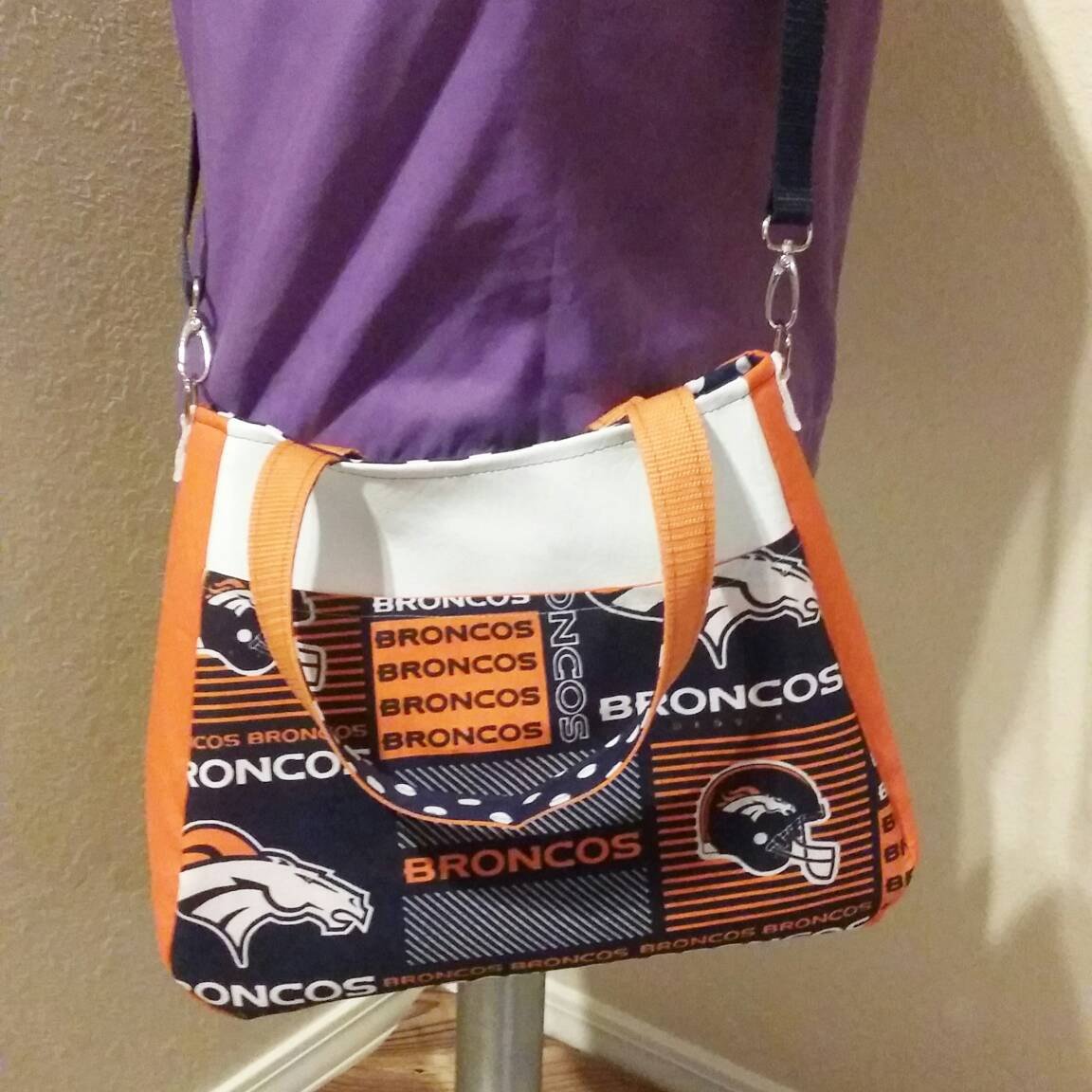 SewAnnaButton's tweet photo. Denver Sports team handbag, cross body purse, sports team bag,… https://t.co/MwLlWFqzHl #SewAnnaButtonDesigns #Ethel https://t.co/PHwVE2NIKJ