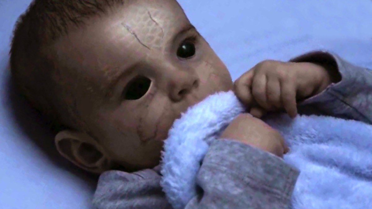 小玉大輔 ジン 悪魔の起源 アラジン のジーニーと同じアラブの悪魔が砂漠の高層マンションの一室で蘇る テキサスでキャリアを始めたフーパーがアラブ首長国連邦の砂漠で終える ラブクラフト風の物語をオーソドックスなタッチで描いた この遺作を