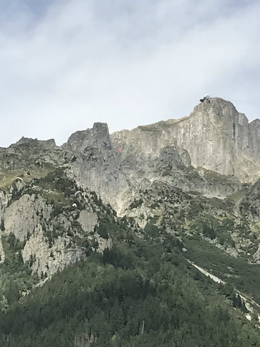 Cptkirk1353's tweet photo. Family jump off a mountain today #planpraz #parapont https://t.co/kPtMy5XGIO