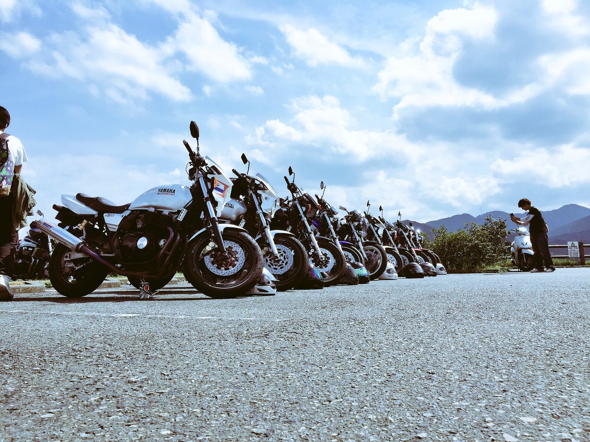 monkey_kaiju's tweet photo. ミーティングお疲れ様でした！

気温も高いしエンジン熱いし、地球の温度上げた気分でした😊

#XJR400
#XJR400R https://t.co/sFmVmCrICl