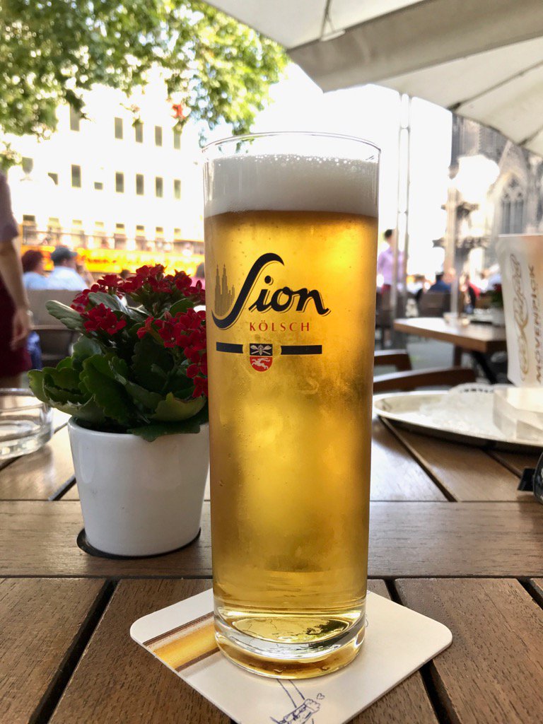 lucky_Steve's tweet photo. Erst mal nen "Espresso" im Café Reichart an der Domplatte! @fernwehyvi #Touriprogramm 😎 https://t.co/uy3B3qZKbx