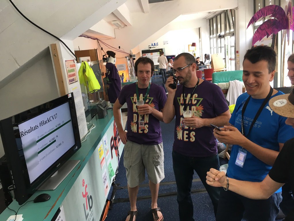 HackArdennes's tweet photo. On peut vous dire que la pression monte déjà au QG du #HackCV17 ! Toute la team les yeux rivés sur le monitoring !!! La course est serrée. https://t.co/xBZlbFAC50