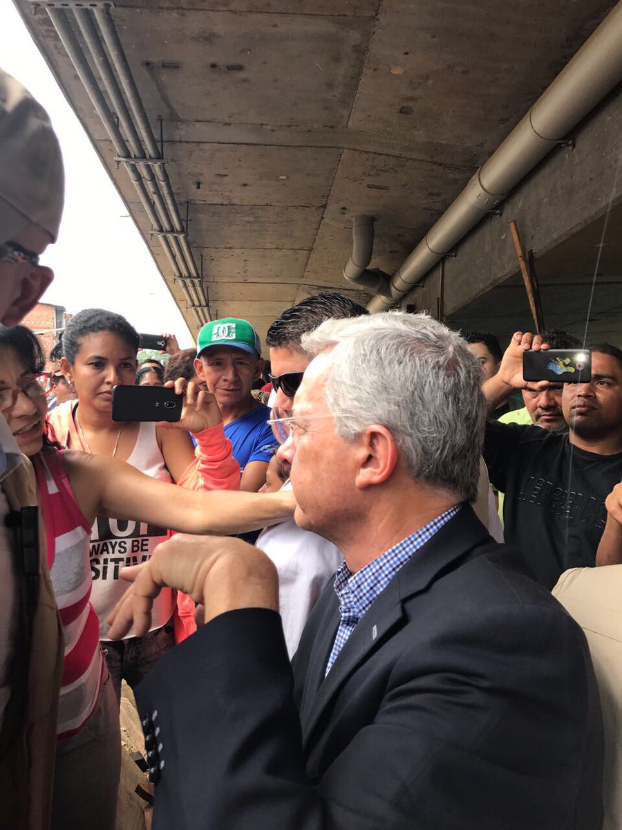 AlvaroUribeVel's tweet photo. Acompañamos a la comunidad de Moravia y pedimos a @AlcaldiaMed acompañamiento. Confiamos en liderazgo del Alcalde para solución definitiva https://t.co/vQVChx9Ztq