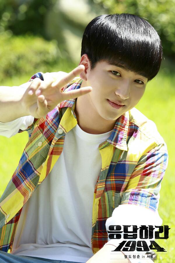 B1A4_FANCLUB's tweet photo. 4.บาโร คนที่สาดน้ำกระจายในคอนและไฮทัชคนแรกของ B1A4 แรปเปอร์ และนักแสดงเจ้าบทบาทอีกคนของวง เคยเล่นละคร Reply 1994 ด้วย #iMeKPopFantival2017 https://t.co/WsuEdP8f5s