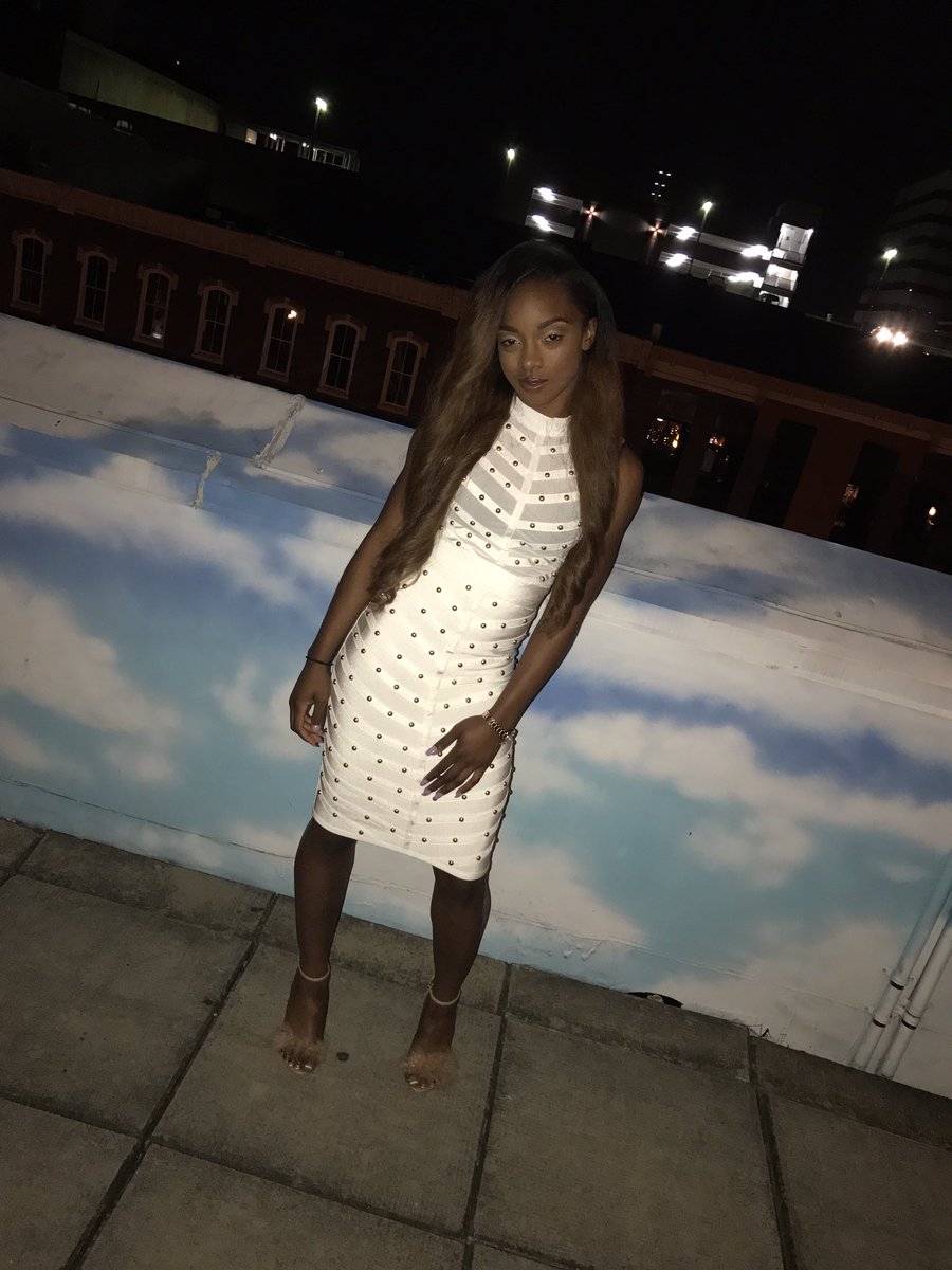 toiaaa__'s tweet photo. Always classy, Never trashy, and a Little bit sassy 🌬👟🐼🐩 #AllWhiteAffair #AWALLSEASON https://t.co/R2fr022jDz