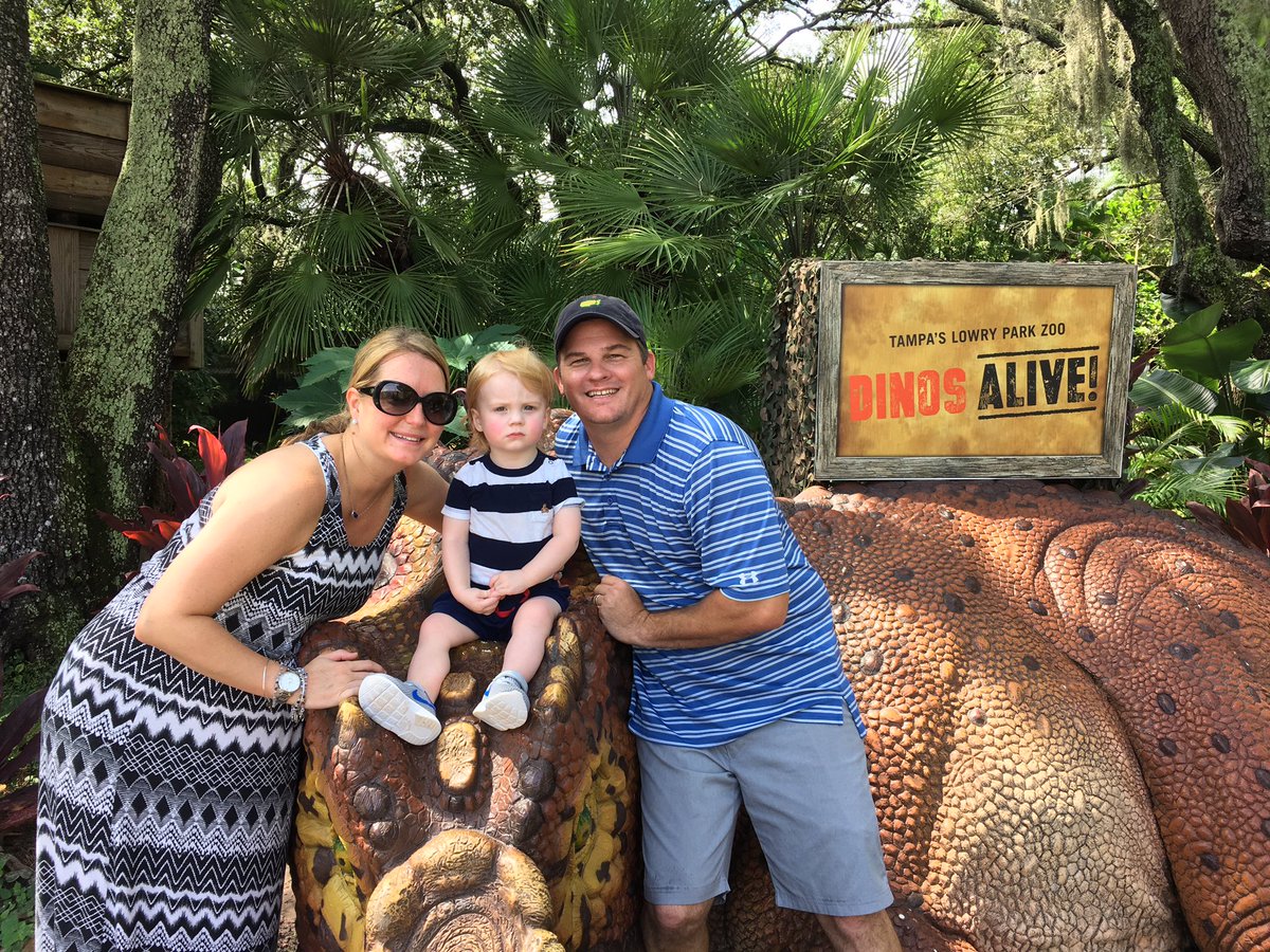 Not quite sure what to think about #DinosAlive at the Lowry Park Zoo lol #tlpz